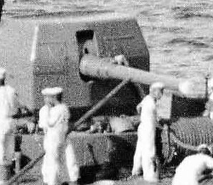 120 mm bow gun on IJN Yunagi1936.jpg