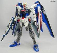自由高达30周年特别配色版.jpg