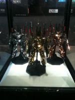 MG Full Armor Unicorn Gundam GBWC 2011 Gold actual 2.jpg