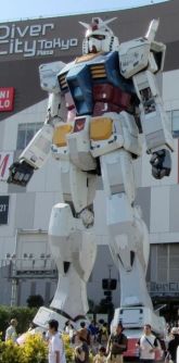 RX-78-2 Gundam Statue.jpg