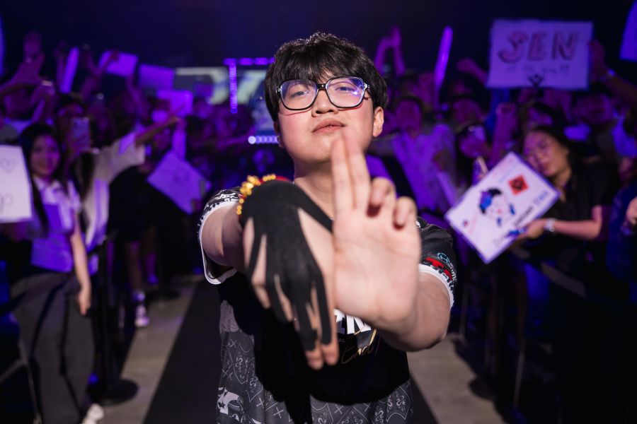 EDG ZmjjKK at VCT25 Masters Bangkok 2.jpg