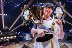 EDG Smoggy winning VCT24 Champions Seoul.jpg
