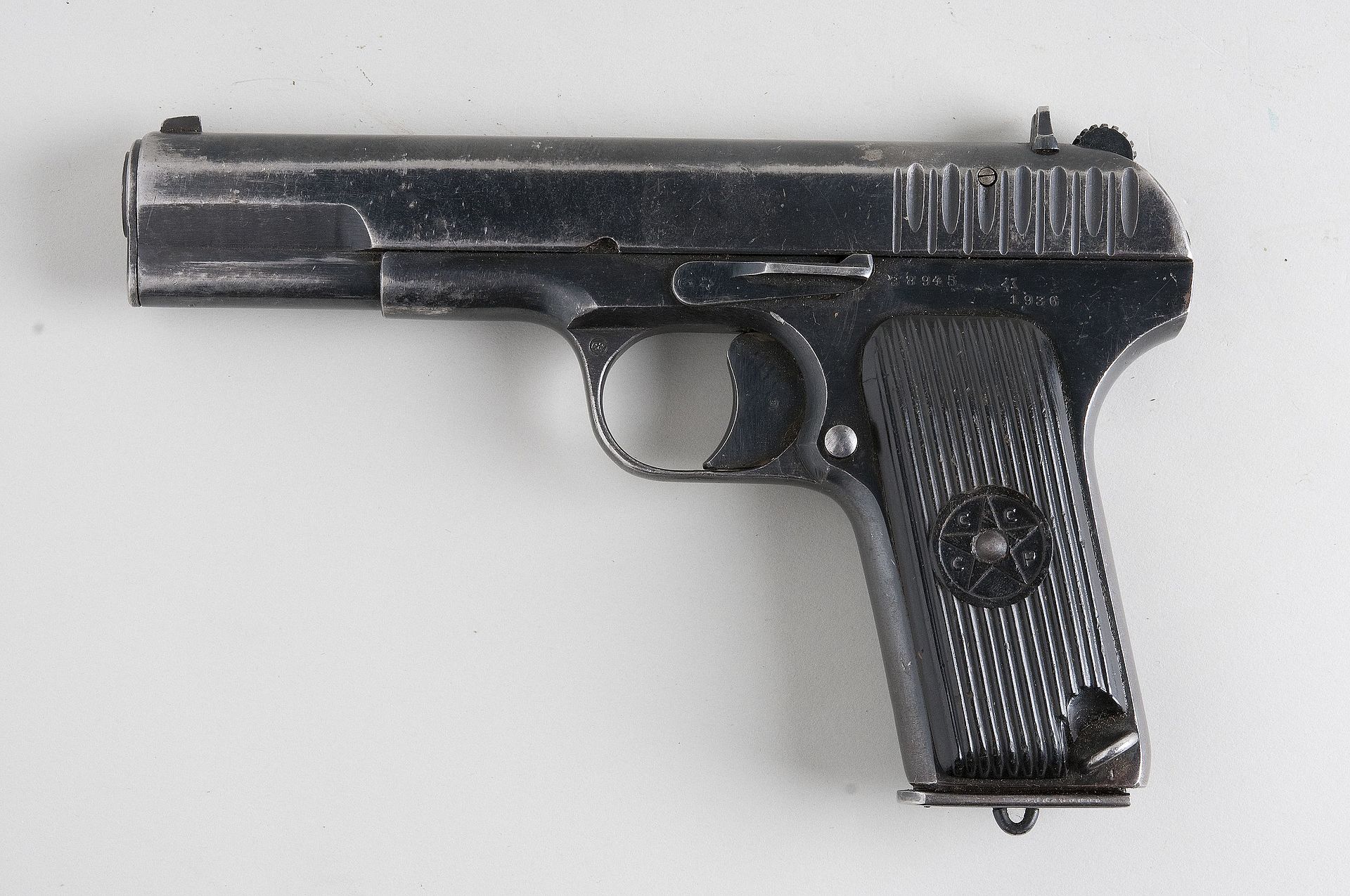 Tokarev TT33 (6825679152).jpg